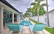 Others 7 Vibrant Home w/ Outdoor Oasis ~ 1 Mi to Beach!