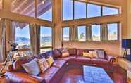 Others 4 Luxe Twin Lakes House w/ Mountain & Lake Views!