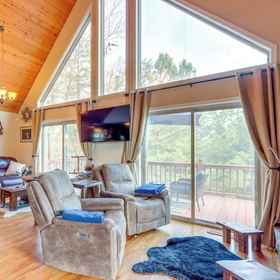 Interior 1 Peaceful Cabin Retreat - 9 Mi to Murphy!, Hotel Cherokee County