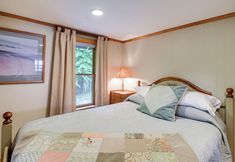 Lain-lain 2 Ossipee Lake Cottage w/ Screened Porch & Fire Pit!