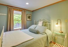 Lain-lain 4 Ossipee Lake Cottage w/ Screened Porch & Fire Pit!