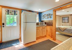 Lain-lain 6 Ossipee Lake Cottage w/ Screened Porch & Fire Pit!
