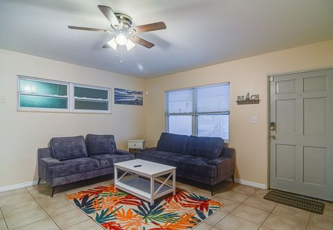 Lain-lain Largo Vacation Rental w/ Yard ~ 8 Mi to Beach