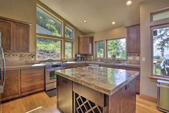 その他 4 Luxe Coastal Haven w/ Bay Views & Hot Tub