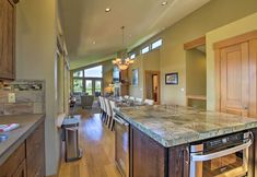 その他 5 Luxe Coastal Haven w/ Bay Views & Hot Tub