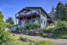 Others Luxe Coastal Haven w/ Bay Views & Hot Tub