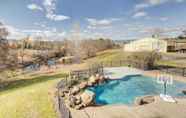 Others 5 Chic Medford Retreat - Outdoor Pool & Sauna!