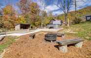 Others 3 Bright Farmhouse w/ Hot Tub & Mountain View!