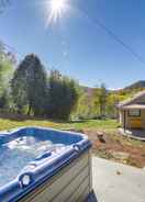 Imej utama Bright Farmhouse w/ Hot Tub & Mountain View!