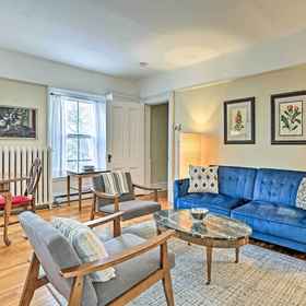 Primary image1Pet-friendly Apt in 1850's Victorian Mansion!,达奇斯县公寓
