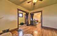 Others 3 Charming Detroit Abode w/ Meditation Space!
