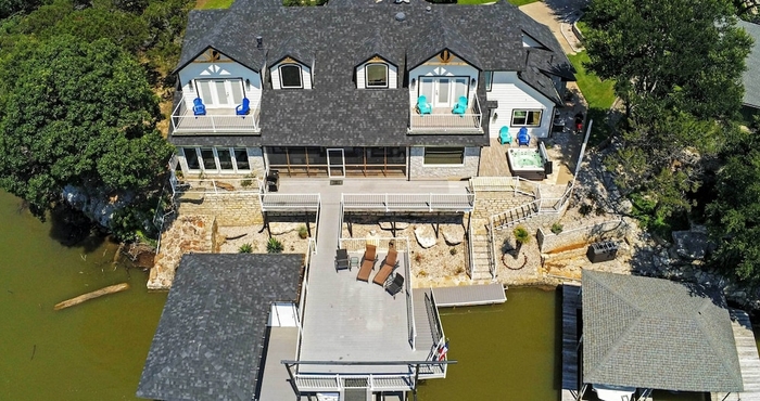 Others Lavish Lake House, Near Vineyards + Marinas!