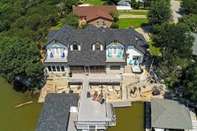 Others Lavish Lake House, Near Vineyards + Marinas!