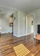 บริเวณนั่งเล่น Charming Charlotte Vacation Rental Near Noda Area!