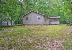 Others 4 Rustic Poconos Retreat w/ Grill, 1 Mile to Lake!
