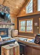 Imej utama Spacious Cabin: 10 Mi to Sunday River Skiing!