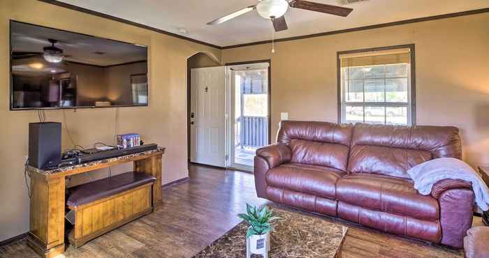 Others Warm + Inviting Denham Springs Home w/ Deck!