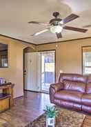 Imej utama Warm + Inviting Denham Springs Home w/ Deck!