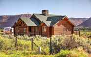 Lain-lain 7 Dreamy Kanab Cabin w/ Hot Tub & Panoramic Views!
