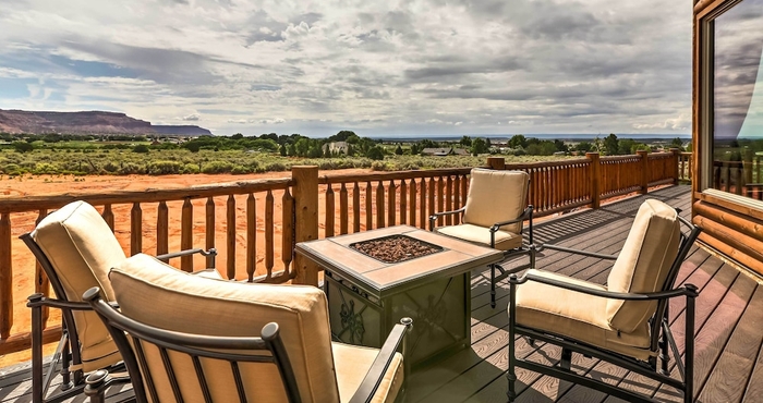 อื่นๆ Dreamy Kanab Cabin w/ Hot Tub & Panoramic Views!