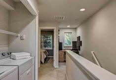 Others 5 Quaint Issaquah Home - Walk to Shops & Dining