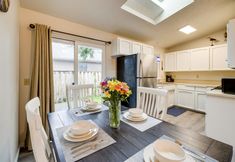 Others 7 Walk to Seaside Beach: Vacation Rental Cottage!