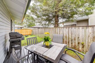 Others 4 Walk to Seaside Beach: Vacation Rental Cottage!