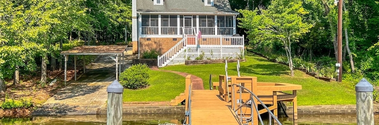 Others Sunny Lakefront Escape in Prosperity w/ Dock!