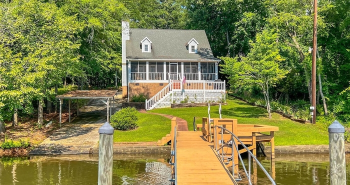 Others Sunny Lakefront Escape in Prosperity w/ Dock!