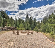 Lainnya 7 Duck Creek Village Chalet w/ Fire Pit & Decks