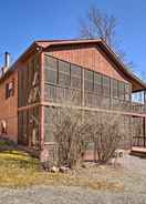 Imej utama Cabin w/ Decks & Fire Pit Near Lost River!