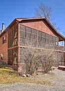 Imej utama Cabin w/ Decks & Fire Pit Near Lost River!