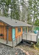 Imej utama Dreamy Bayfront Cabin w/ View, Dock & Kayaks