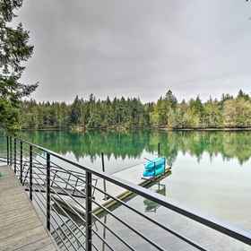 Interior1Dreamy Bayfront Cabin w/ View, Dock & Kayaks,The Evergreen State College飯店
