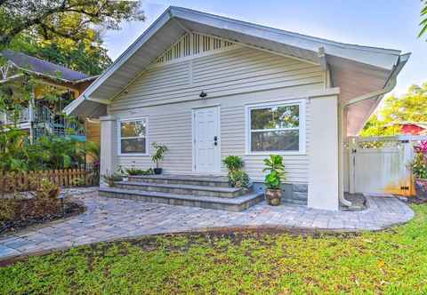 Others Bright St Petersburg Home w/ Pergola & Garden