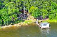 Others Lakefront Hidden Pines Cottage w/ Boathouse