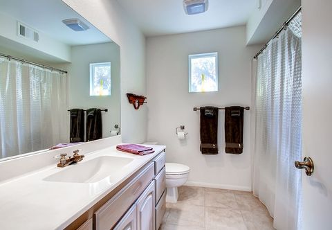 อื่นๆ Country Club Home: 2br, 2 BA + Den ~ 1 Mi to Golf!