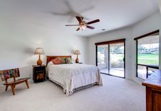 อื่นๆ 4 Country Club Home: 2br, 2 BA + Den ~ 1 Mi to Golf!