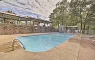 Lainnya 7 Branson Area Condo w/ Pool & Fishing Lake Access!