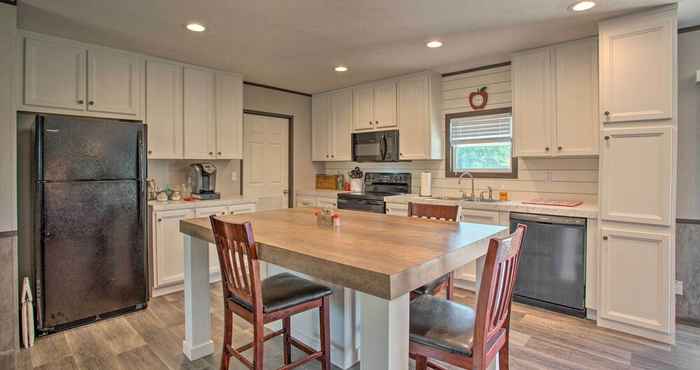 Lainnya Family-friendly Madill Home: Peaceful Setting