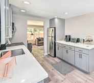 Others 4 Modern Washington Vacation Rental w/ Mountain View