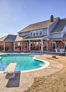 Primary image Sherman Villa: Private Pool & Hot Tub!