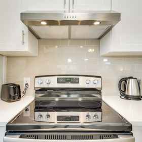 Interior 1 Steps to TCU Campus: Modern Fort Worth Apt, Ball-Eddleman-McFarland House Hotels