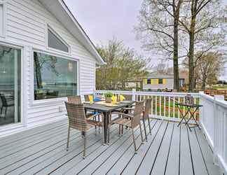 Lainnya 2 Waterfront Cottage w/ Private Beach + Deck!