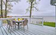 Lainnya 7 Waterfront Cottage w/ Private Beach + Deck!