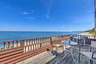 Others Beachfront Wading River Home w/ Deck & Grill!