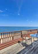 Imej utama Beachfront Wading River Home w/ Deck & Grill!