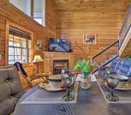 Lain-lain 5 Gatlinburg Studio Cabin w/ Pool Table & Hot Tub!