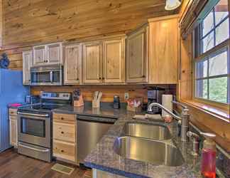 Lain-lain 2 Gatlinburg Studio Cabin w/ Pool Table & Hot Tub!