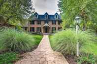 Others Extravagant Atglen Manor w/ Private 60-acre Land!
